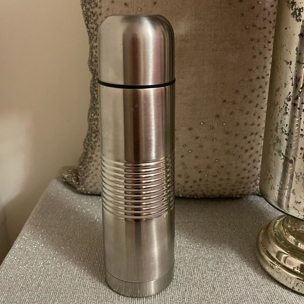 Vacuum insulated bottle